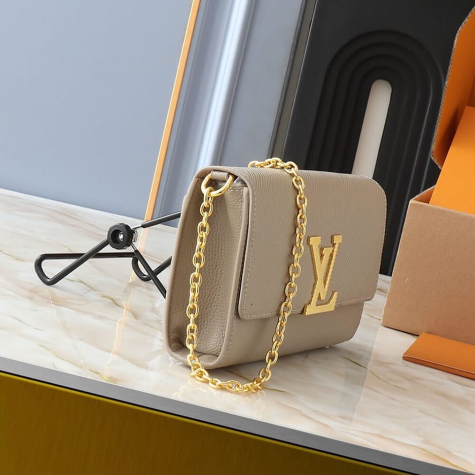 LV Pochette Louise - Image 3
