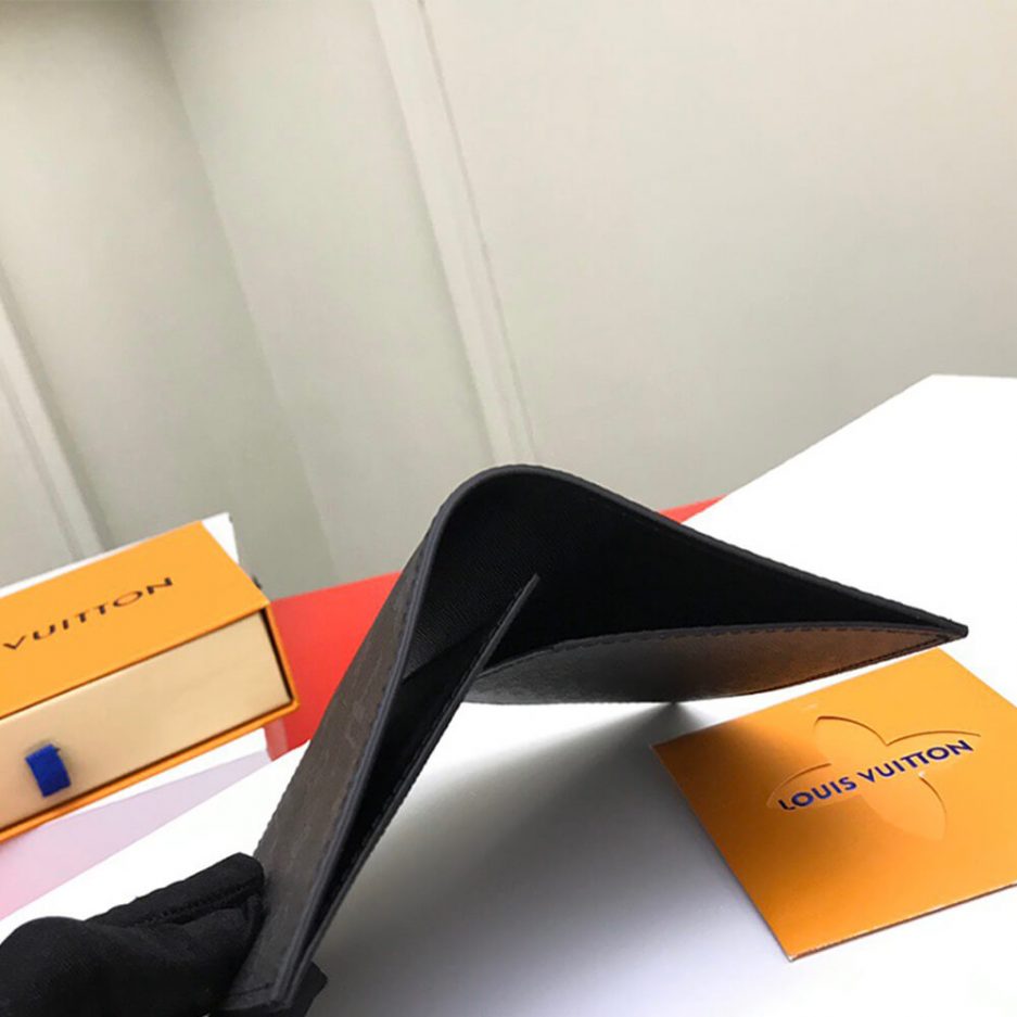 LV PASSPORT COVER - Image 5