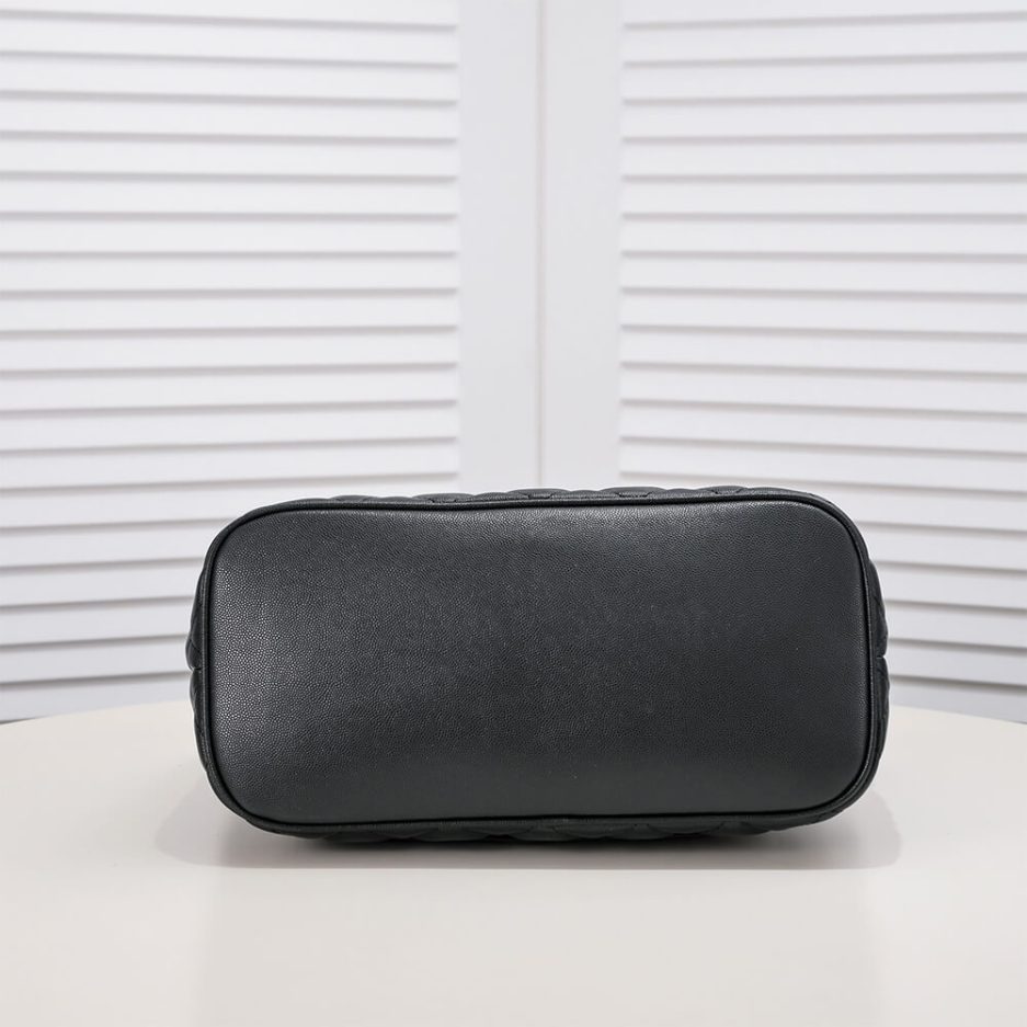 CHANEL Medallion Tote Bag - Image 5
