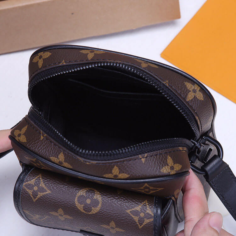 LV Christopher Wearable Wallet - Image 6